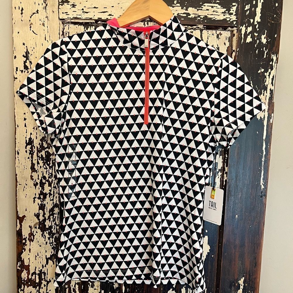 NWT Tail Activewear White Label women’s Gold Top. Size Small. UPF 50 jersey top.
